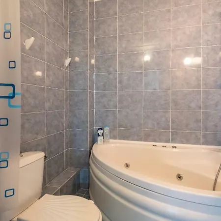 Cozy With Relaxing Jaccuzi And Nice View Appartamento