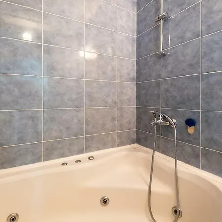 アパート Cozy With Relaxing Jaccuzi And Nice View